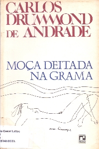 Moça deitada na grama